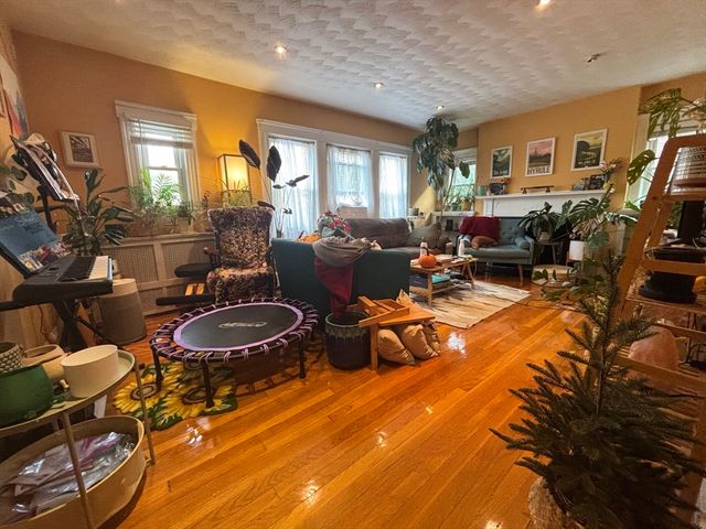 504 Washington St 1, Brookline, MA 02446