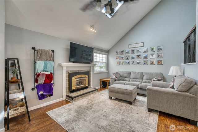 1018 NE Knights Court, Bremerton, WA 98311