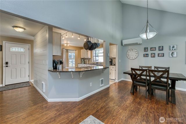 1018 NE Knights Court, Bremerton, WA 98311