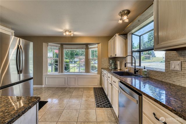 1018 NE Knights Court, Bremerton, WA 98311