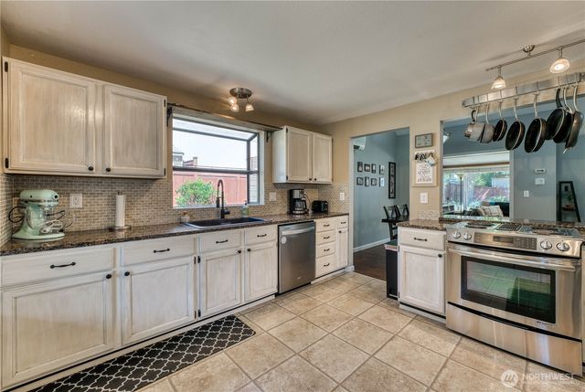 1018 NE Knights Court, Bremerton, WA 98311