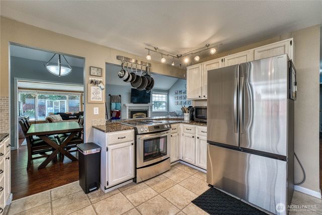 1018 NE Knights Court, Bremerton, WA 98311