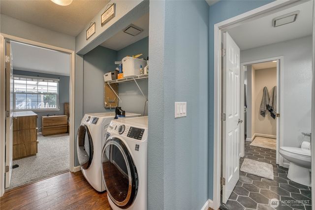 1018 NE Knights Court, Bremerton, WA 98311