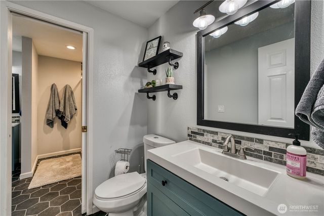 1018 NE Knights Court, Bremerton, WA 98311