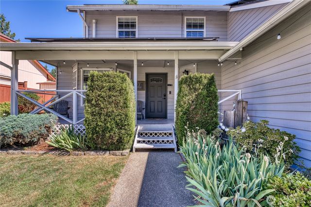 1018 NE Knights Court, Bremerton, WA 98311