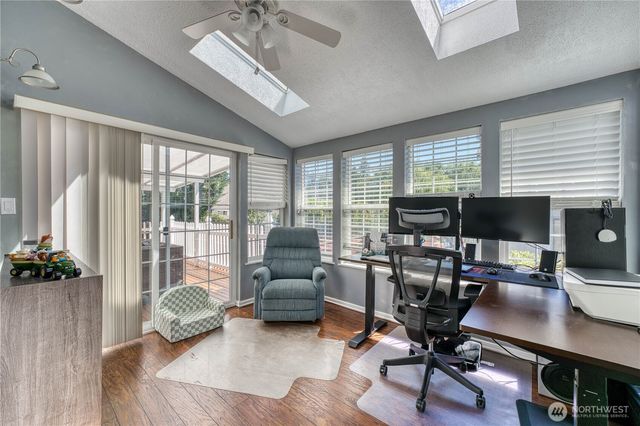 1018 NE Knights Court, Bremerton, WA 98311