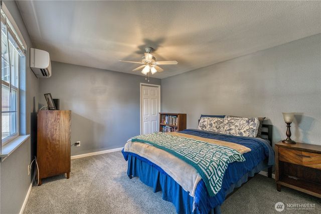 1018 NE Knights Court, Bremerton, WA 98311