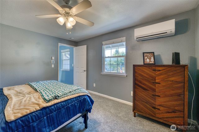 1018 NE Knights Court, Bremerton, WA 98311