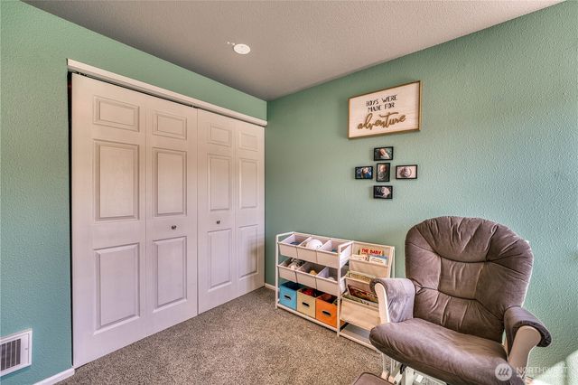 1018 NE Knights Court, Bremerton, WA 98311