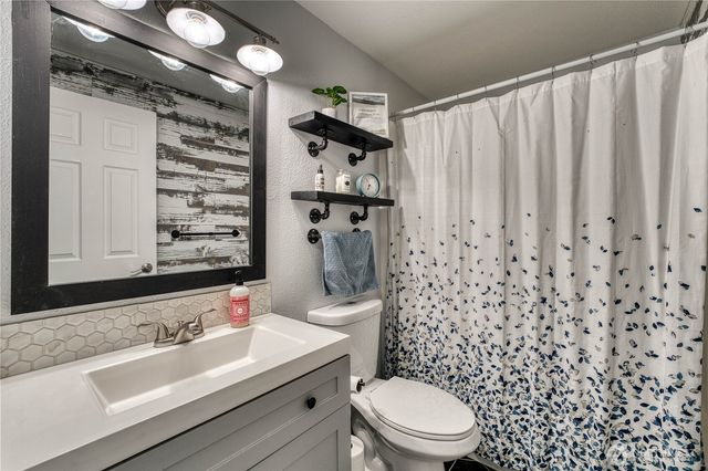 1018 NE Knights Court, Bremerton, WA 98311