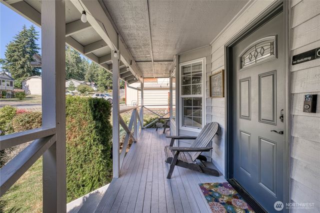 1018 NE Knights Court, Bremerton, WA 98311