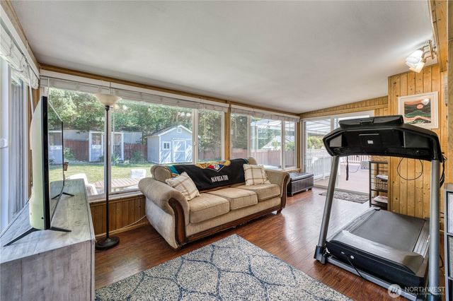 1018 NE Knights Court, Bremerton, WA 98311