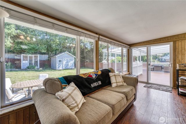 1018 NE Knights Court, Bremerton, WA 98311
