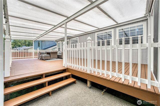1018 NE Knights Court, Bremerton, WA 98311