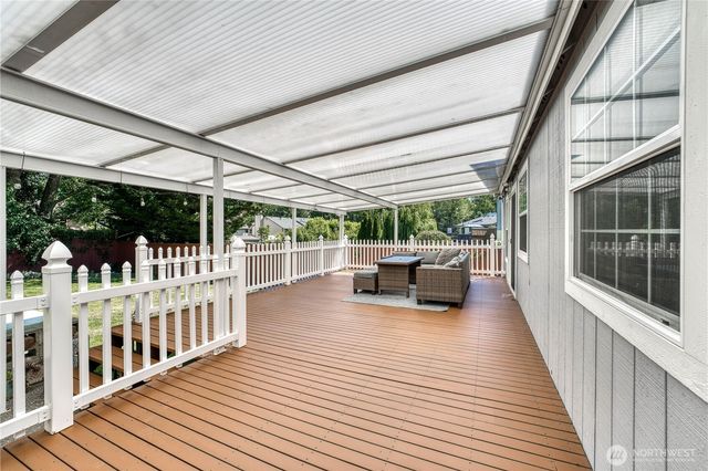 1018 NE Knights Court, Bremerton, WA 98311