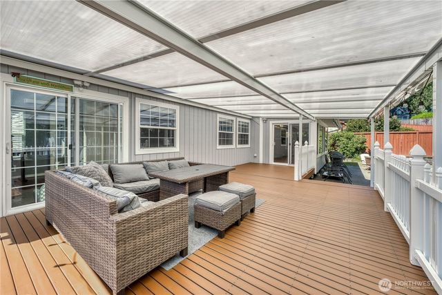1018 NE Knights Court, Bremerton, WA 98311