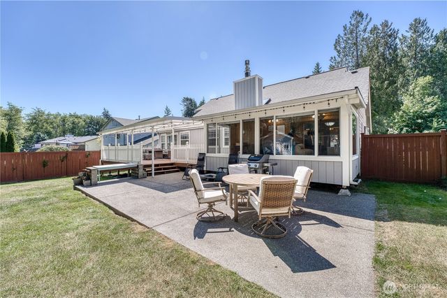 1018 NE Knights Court, Bremerton, WA 98311