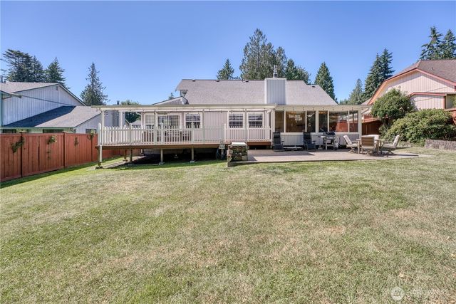1018 NE Knights Court, Bremerton, WA 98311