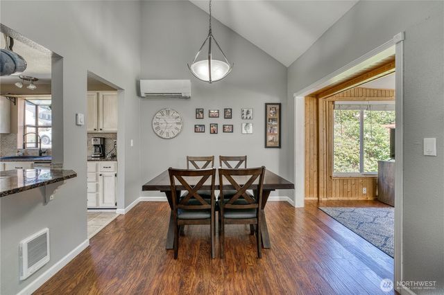 1018 NE Knights Court, Bremerton, WA 98311