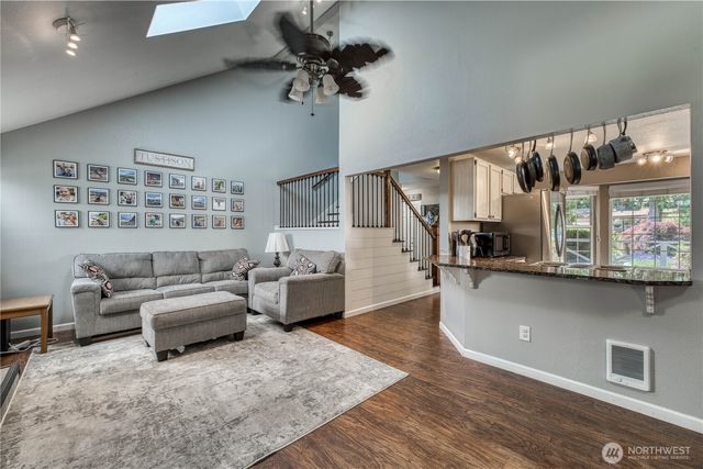 1018 NE Knights Court, Bremerton, WA 98311