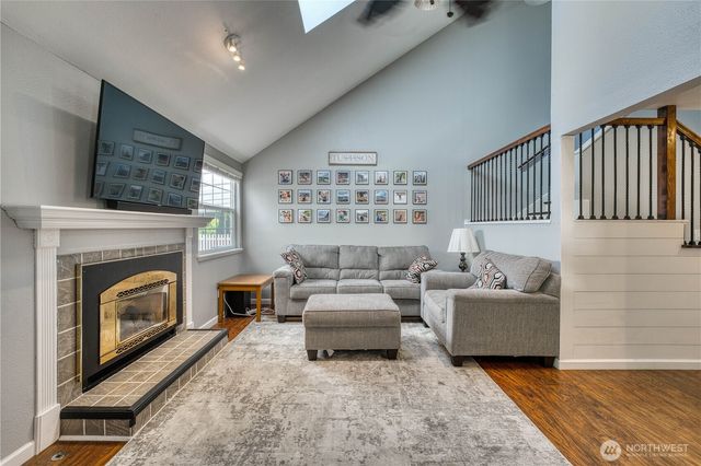 1018 NE Knights Court, Bremerton, WA 98311