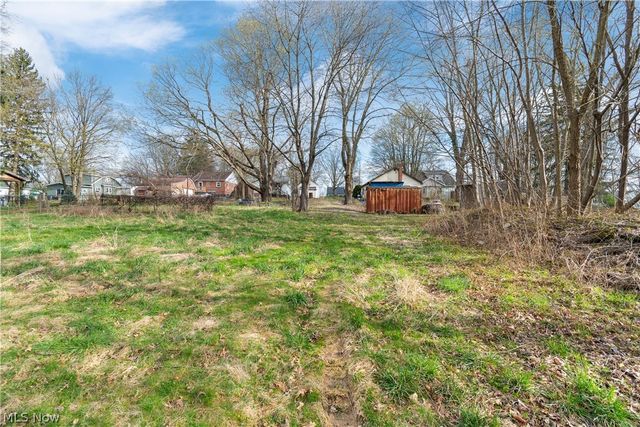 1664 Woods Road, Akron, OH 44306