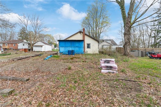 1664 Woods Road, Akron, OH 44306