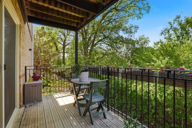 660 BALLANTRAE Drive B, Northbrook, IL 60062