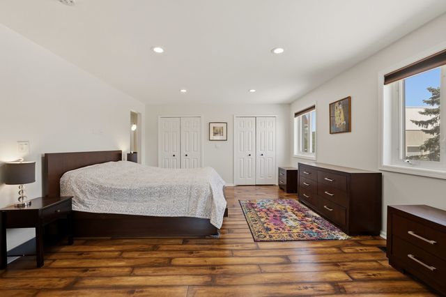 660 BALLANTRAE Drive B, Northbrook, IL 60062