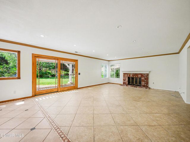 1221 Gentilly Place, Oak Park, CA 91377
