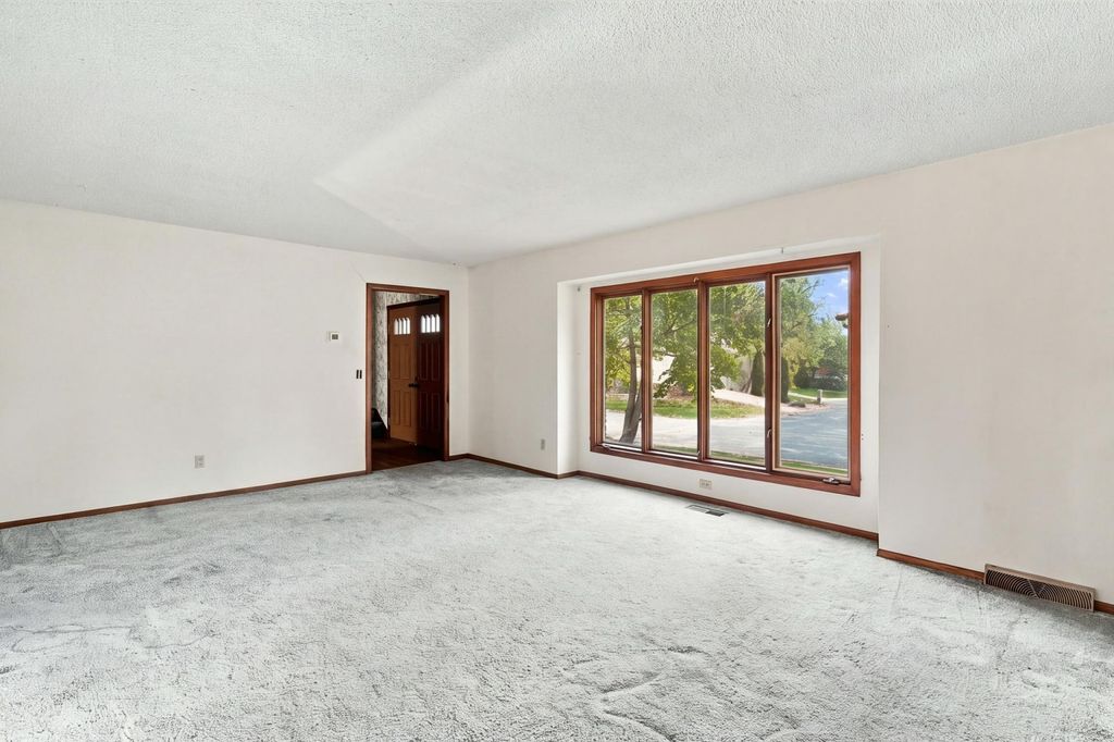 313 Brandywine Drive, Burnsville, MN 55337 — photo 4