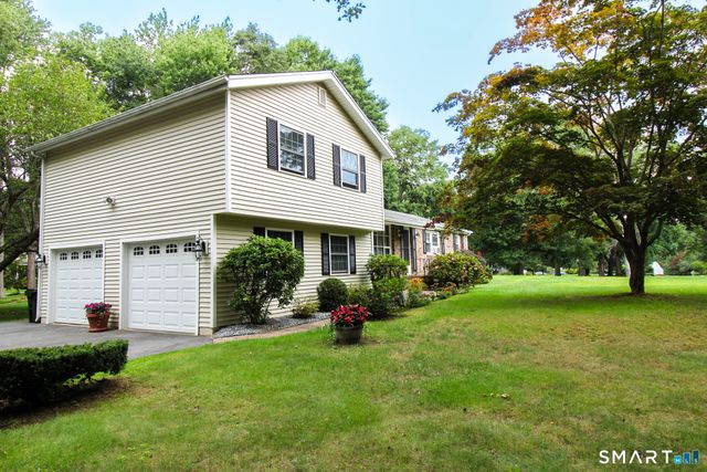 50 Carriage Dr Extension, Clinton, CT 06413