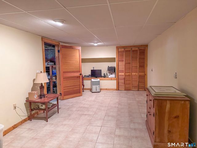 50 Carriage Dr Extension, Clinton, CT 06413