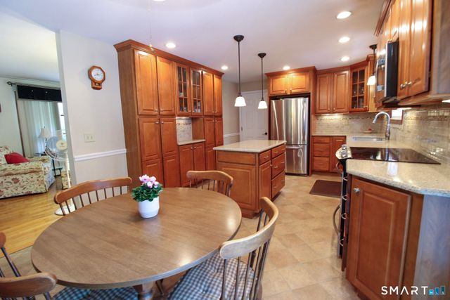 50 Carriage Dr Extension, Clinton, CT 06413