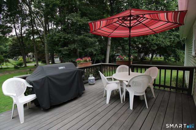 50 Carriage Dr Extension, Clinton, CT 06413