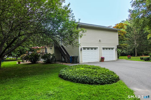 50 Carriage Dr Extension, Clinton, CT 06413