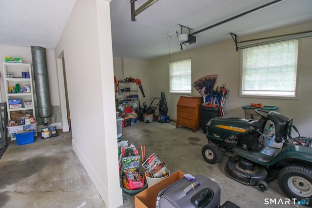 50 Carriage Dr Extension, Clinton, CT 06413