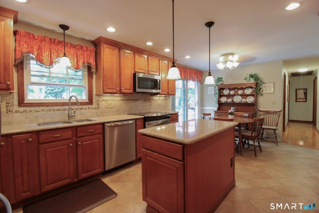 50 Carriage Dr Extension, Clinton, CT 06413