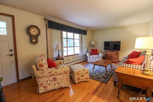 50 Carriage Dr Extension, Clinton, CT 06413