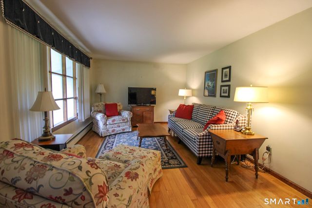 50 Carriage Dr Extension, Clinton, CT 06413