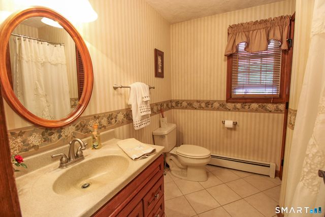 50 Carriage Dr Extension, Clinton, CT 06413