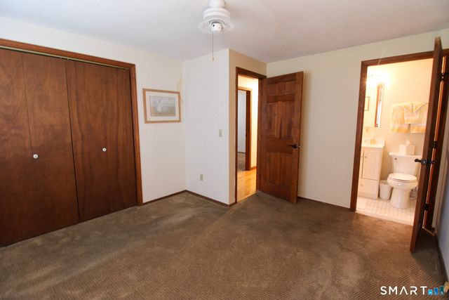 50 Carriage Dr Extension, Clinton, CT 06413