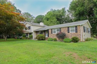 50 Carriage Dr Extension, Clinton, CT 06413