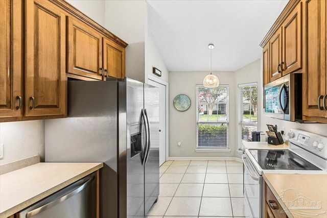 1391 Tiger Lake Dr, Gulf Breeze, FL 32563