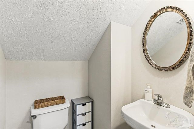 1391 Tiger Lake Dr, Gulf Breeze, FL 32563