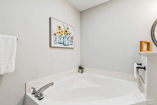 1391 Tiger Lake Dr, Gulf Breeze, FL 32563