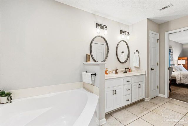 1391 Tiger Lake Dr, Gulf Breeze, FL 32563