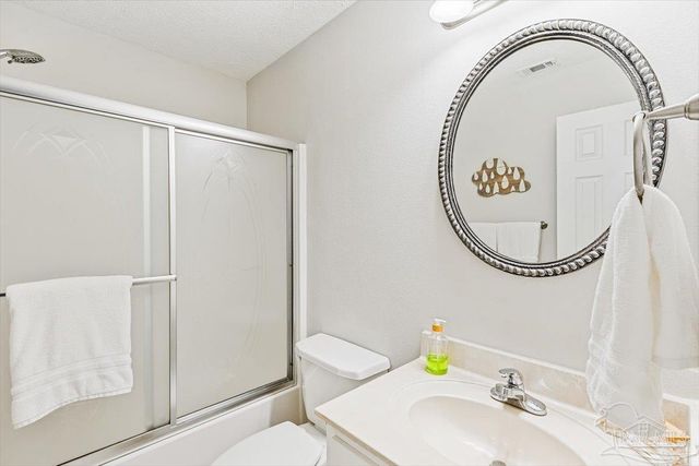 1391 Tiger Lake Dr, Gulf Breeze, FL 32563