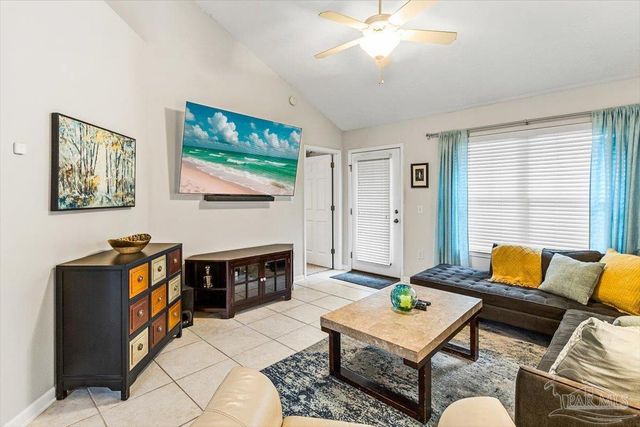 1391 Tiger Lake Dr, Gulf Breeze, FL 32563