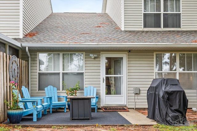 1391 Tiger Lake Dr, Gulf Breeze, FL 32563